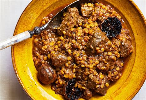  Gheymeh!  A Rich and Flavorful Stew that Perfectly Balances Tangy Sourness with Warm Aromatic Spices