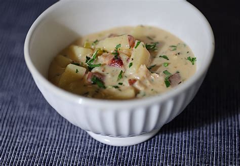  New England Clam Chowder: Buharda Pişmiş Patateslerle Kremamsı Bir Deniz Lezzeti!