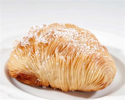  Sfogliatella: Bir İtalyan Tatlısı Gizemi Çözüldü mü? Yoksa Daha Derine İniyor mu?