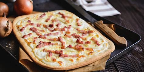  Tarte Flambée: Bu Lezzetli Fransız Tartası Kızartma Sevenleri Şaşırtıyor mu?